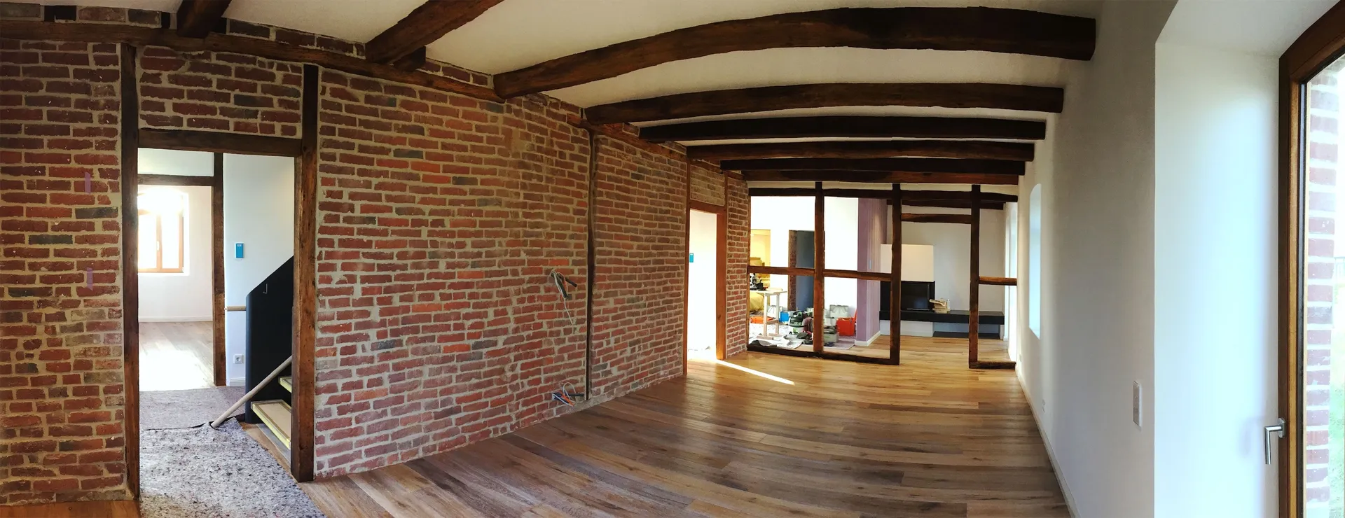 Bild von der Sanierung eines alten Fachwerkhauses